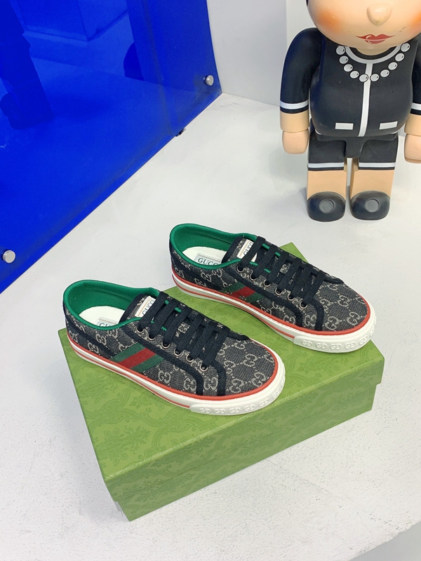 グッチ靴側面デザイン